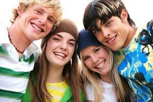 Sermones para Jóvenes (relaciones) (temas) que se tratan con relaciones entre un joven y otros, especialmente en romances.